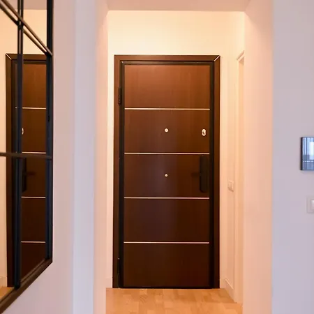 Daire Amazing - Modern 1br With Balcony In Aviatiei Bükreş