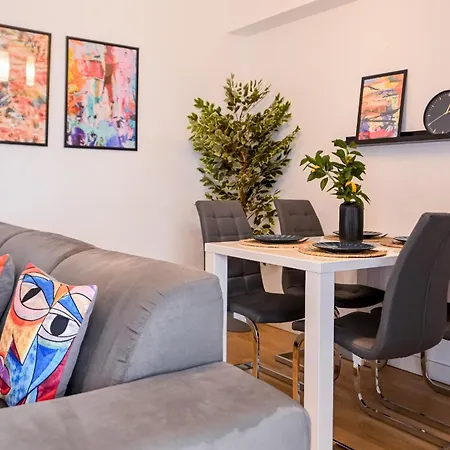 Amazing - Modern 1br With Balcony In Aviatiei Bükreş