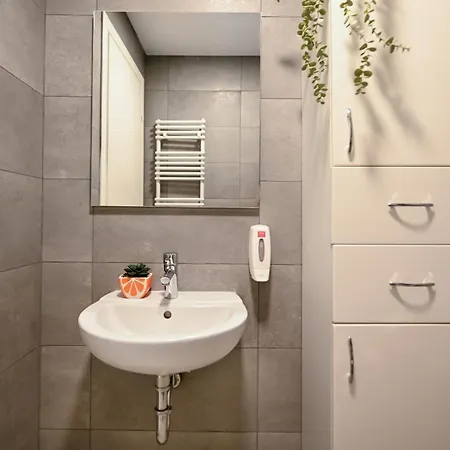 Apartment Amazing - Modern 1br With Balcony In Aviatiei