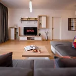 Apartment Amazing - Modern 1br With Balcony In Aviatiei